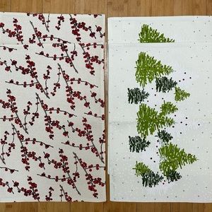 NWT 4 fabric Holiday placemats, trees & holly berries